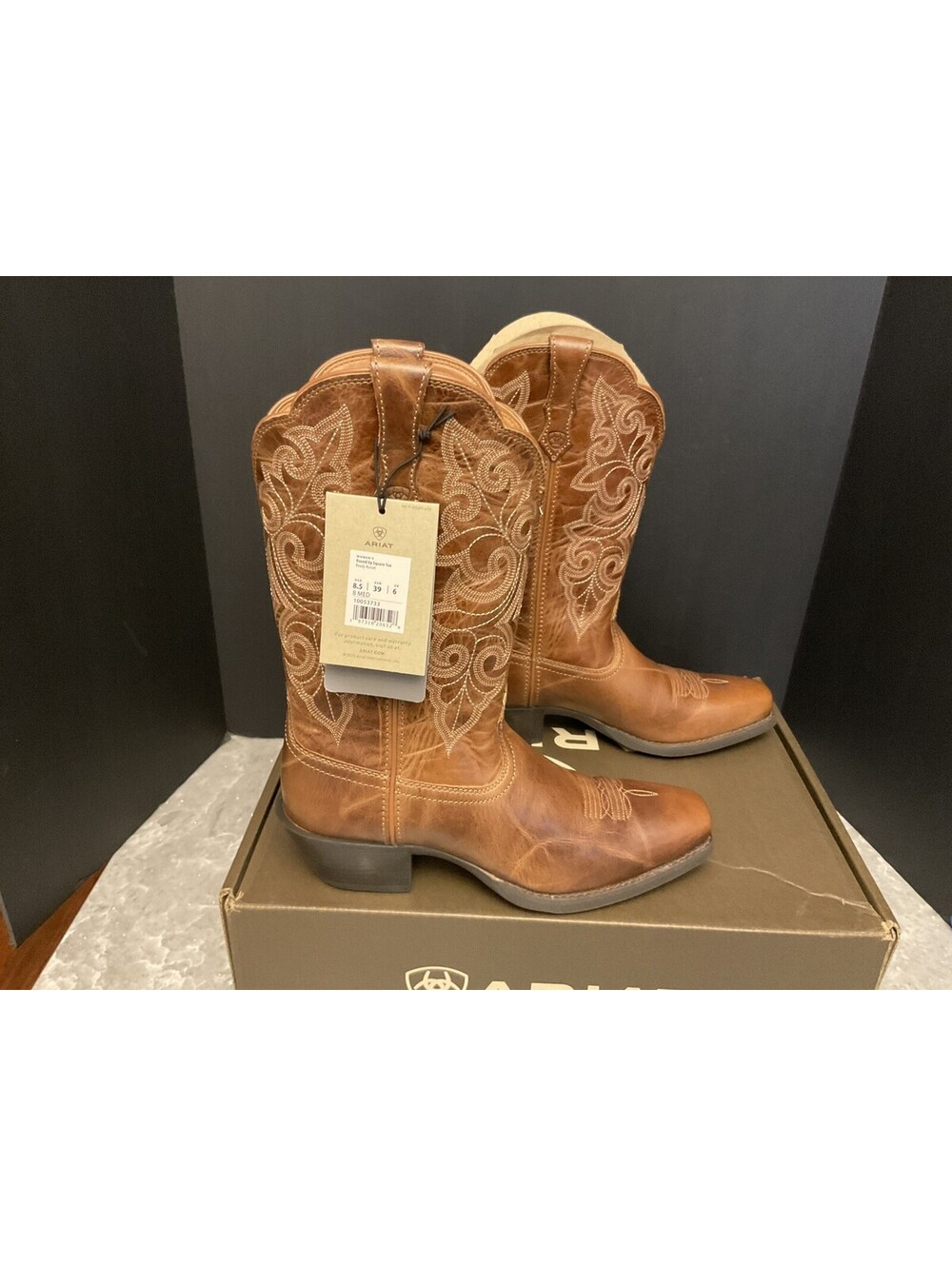 New! Ariat Round Up Square Toe Ready Russet Leather Western Boots. Size 8.5B.